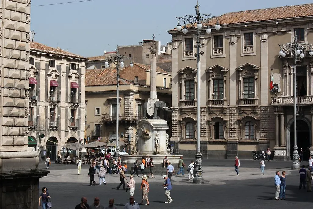Bed & Breakfast Duomo Bed&Breakfast Aeroporto di Catania Fontana Rossa